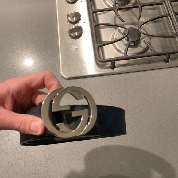 Gucci Belt, worn twice. Still brand new paid over 500$ for it.Have box& receipt - Picture 5 of 5
